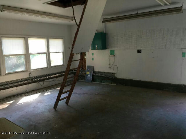 182 Peskin Road Farmingdale, NJ 07727 - Photo 5 of 7 CONVERTED GARAGE