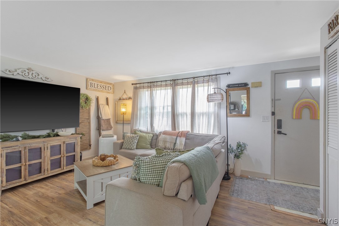 7388 Oak Post Road Clay, NY 13088 - Photo 11 of 32 Gallery Image 11