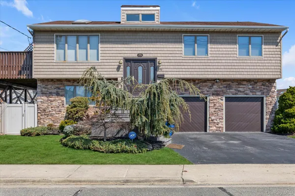 $925,000 | 390 Silver Lane, Oceanside, NY 11572