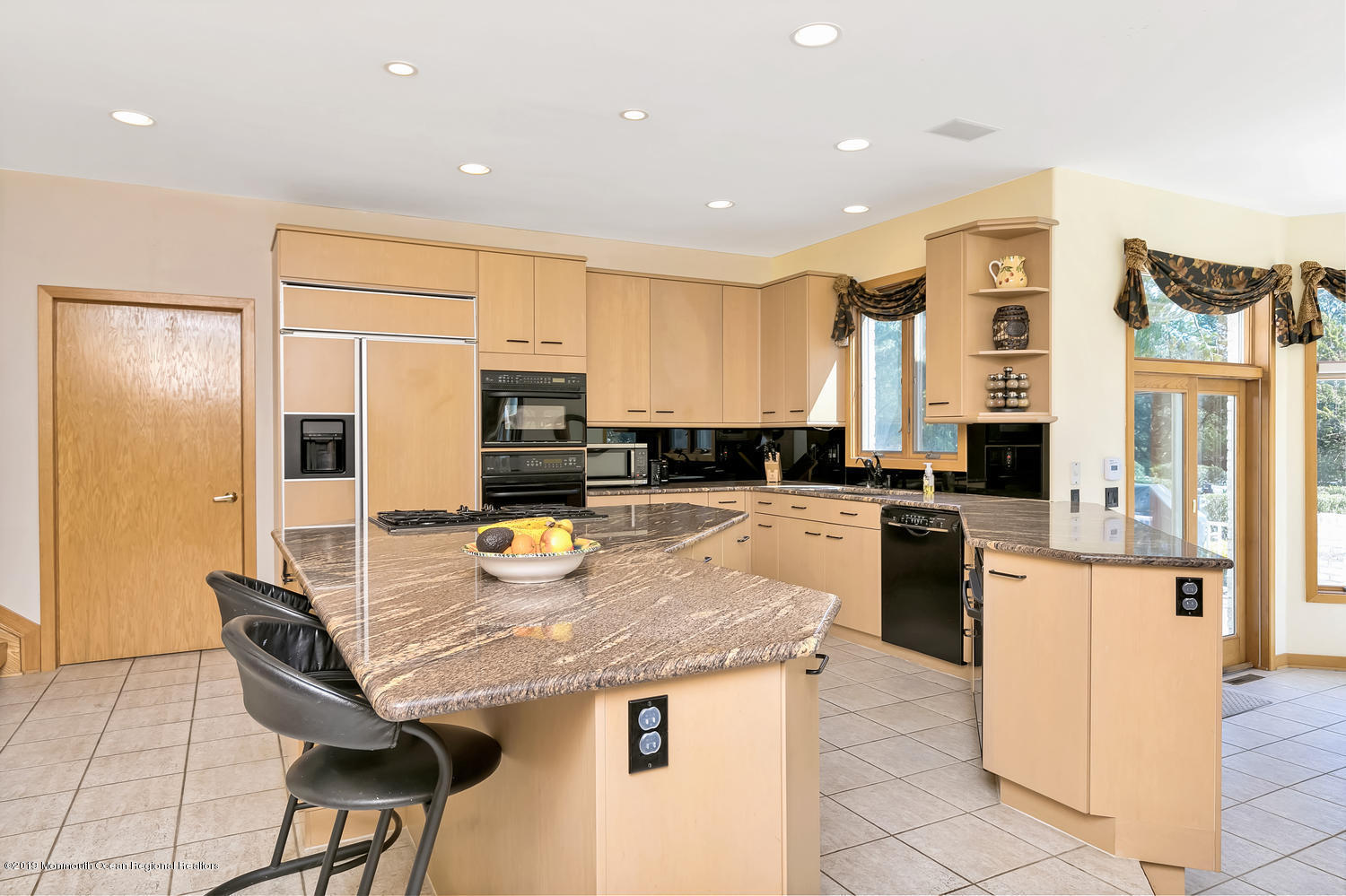 39 Rivers Edge Drive Colts Neck, NJ 07722 - Photo 10 of 45 39 Rivers Edge Dr Colts Neck-large-010-1