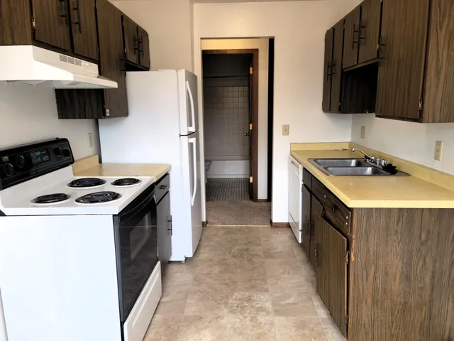 $985 | 415 South Wasson Lane, Unit 202, River Falls, WI 54022