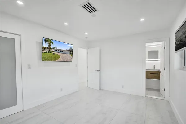 $4,800 | 1960 Southeast 5th Court, Pompano Beach, FL 33060
