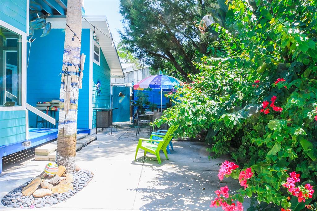 4380 Benview Avenue Weeki Wachee, FL 34607 - Photo 42 of 56 a bird view of house with yard