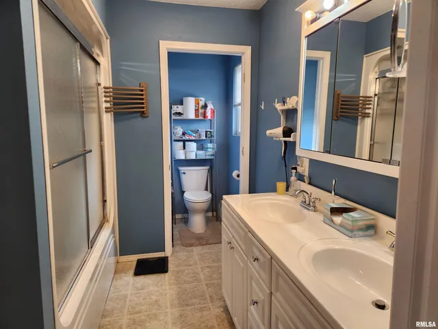 $285,000 | 15766 East Tilton Road, Ina, IL 62846