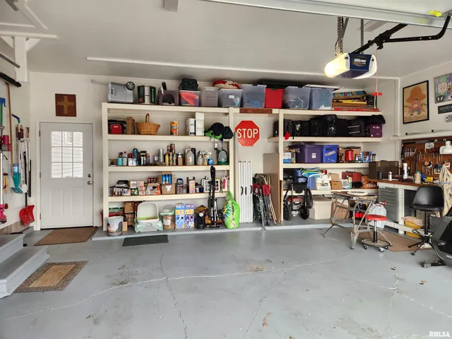 $285,000 | 15766 East Tilton Road, Ina, IL 62846