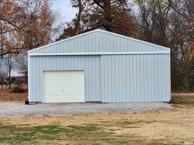 $285,000 | 15766 East Tilton Road, Ina, IL 62846