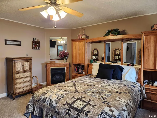 $285,000 | 15766 East Tilton Road, Ina, IL 62846