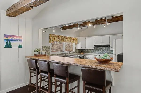 $850,000 | 221 Brush Hill Road, Stowe, VT 05672