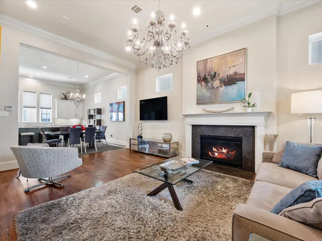 $3,250 | 249 East 27th Street, Houston, TX 77008