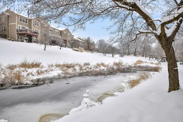 $369,000 | 141 River Mist Drive, Oswego, IL 60543