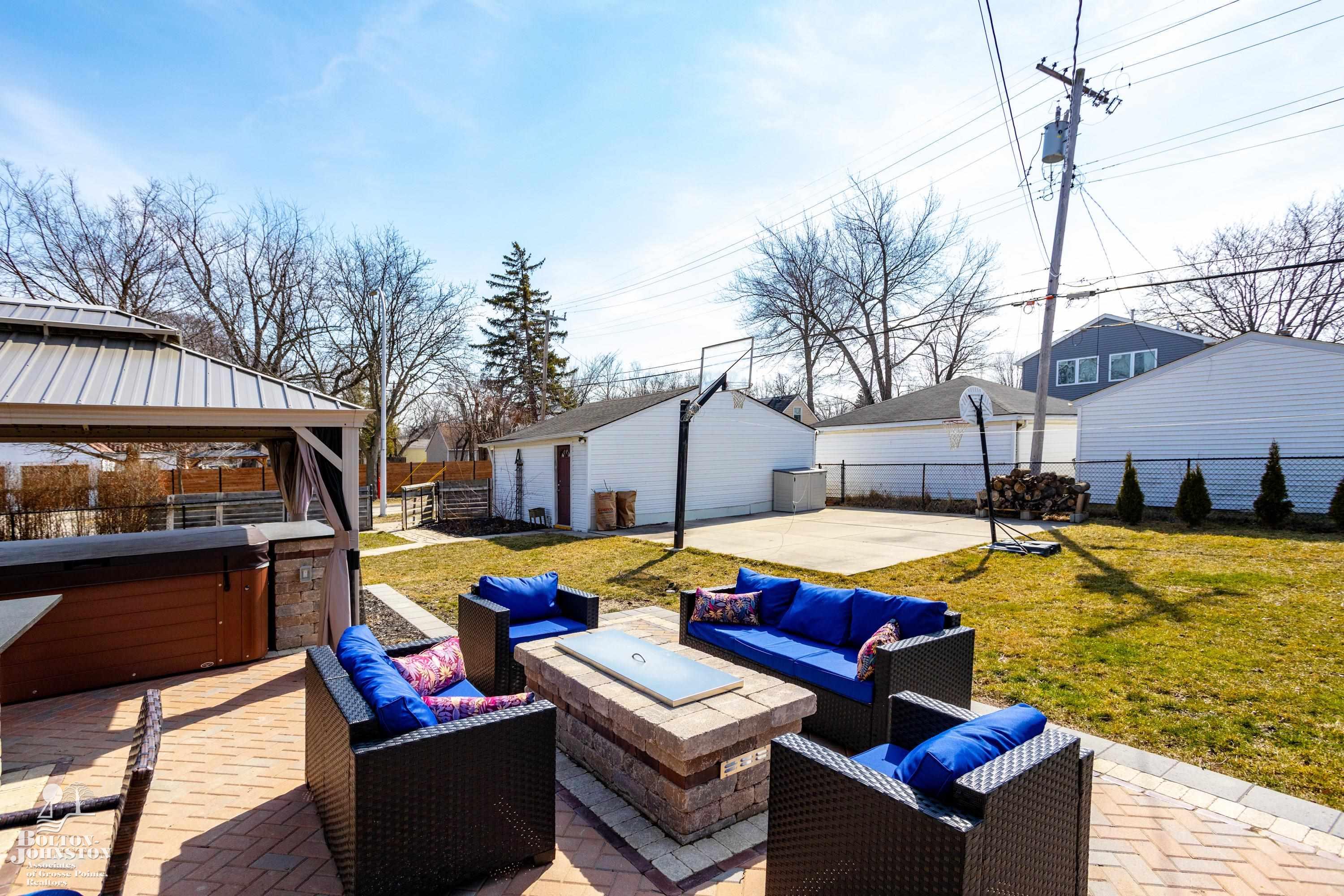 1497 Hawthorne Road Grosse Pointe Woods, MI 48236 - Photo 12 of 52