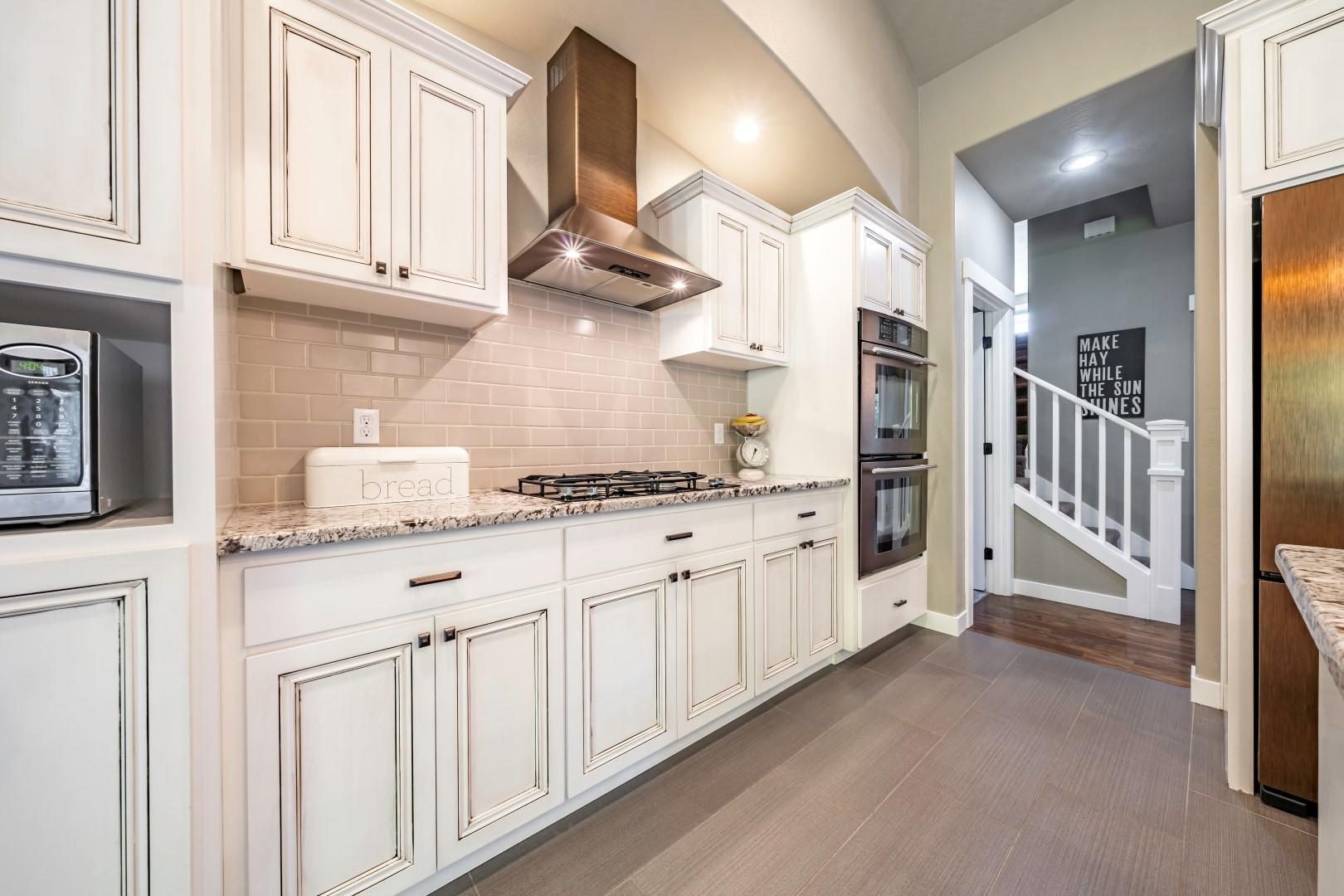 4221 Falcon Ridge Terrace Medford, OR 97504 - Photo 12 of 39 DSC02836-HDR (Large)