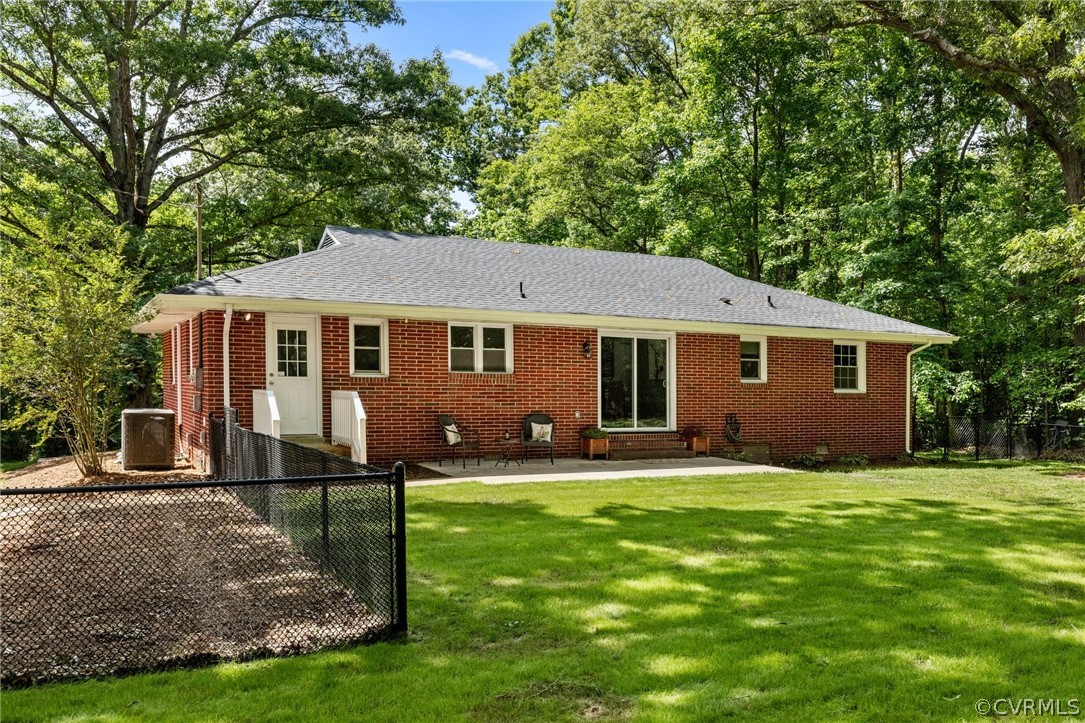 6286 McClellan Road Mechanicsville, VA 23111 - Photo 25 of 29 a front view of a house with a yard and trees