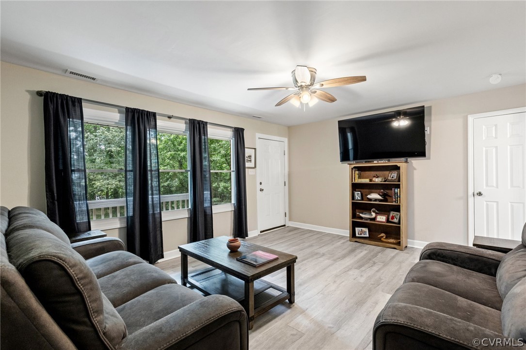 6286 McClellan Road Mechanicsville, VA 23111 - Photo 5 of 29 a living room with furniture a flat screen tv and a large window