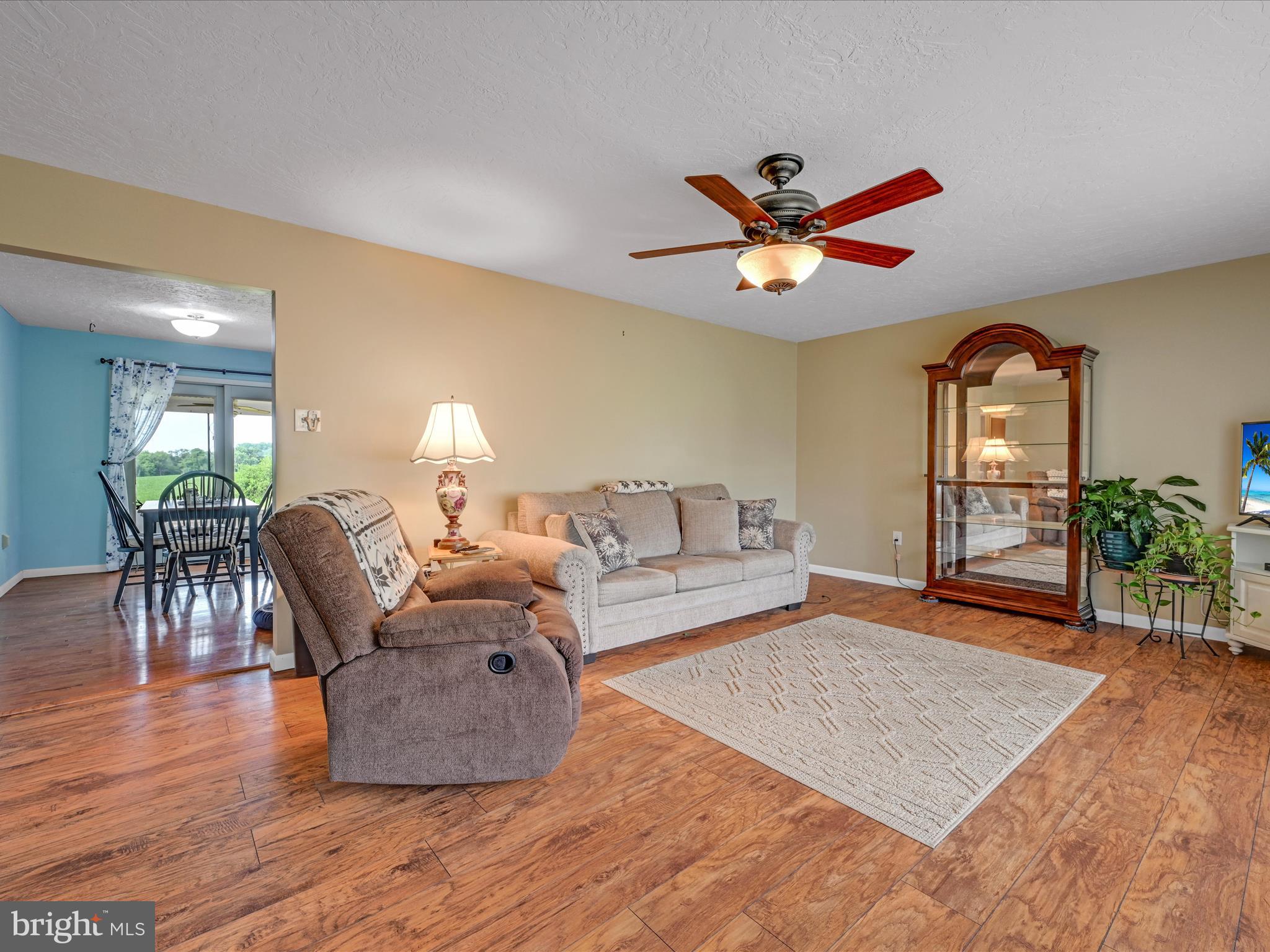 5800 Yorkana Road York, PA 17406 - Photo 6 of 30 Living Room