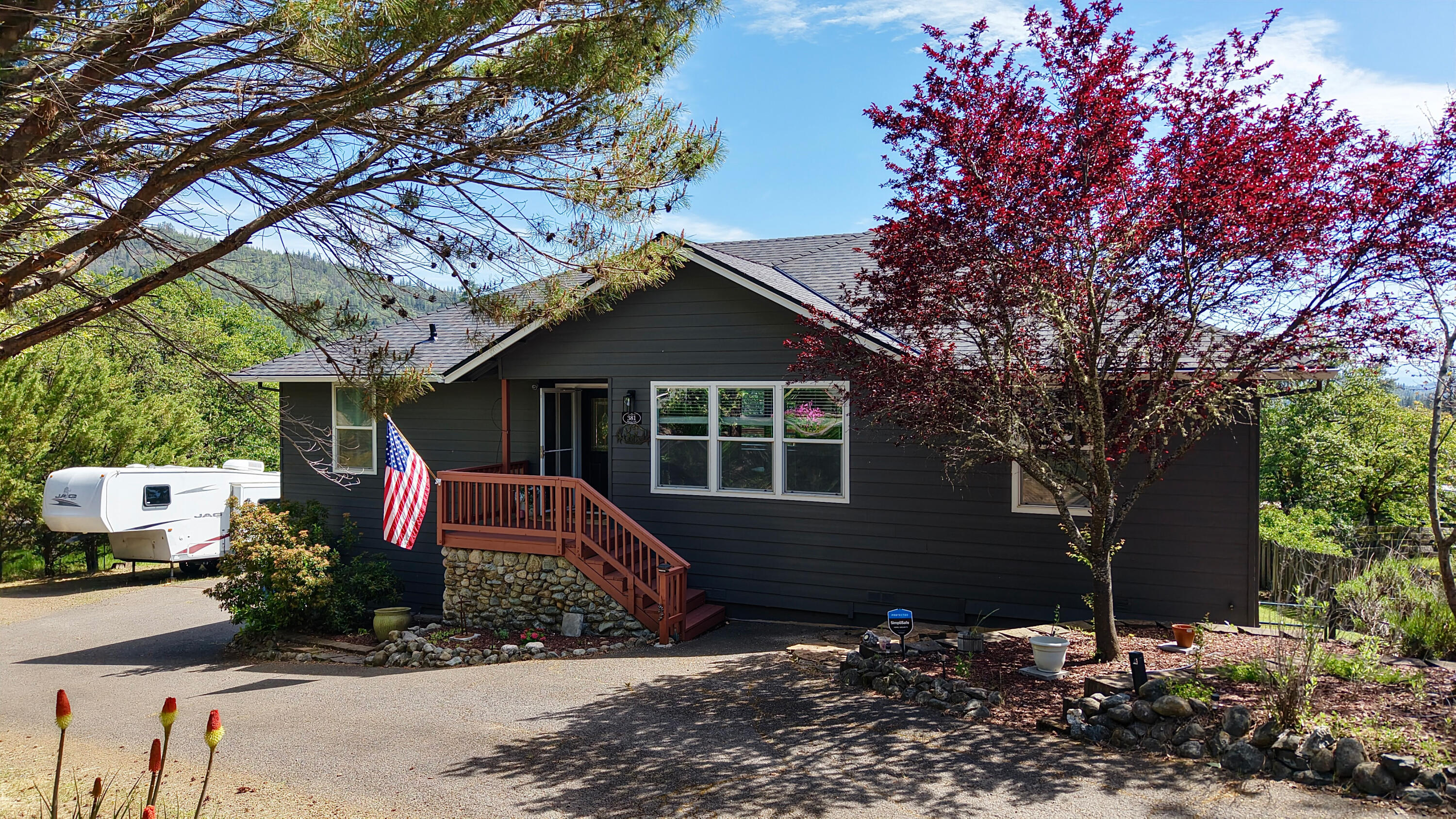 381 Pinetop Terrace Shady Cove, OR 97539 - Photo 1 of 66