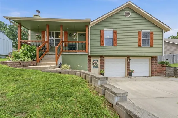 $335,000 | 404 Southeast Onyx Drive, Lee's Summit, MO 64063