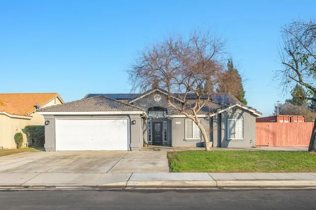 $445,000 | 372 Lily Avenue, Sanger, CA 93657