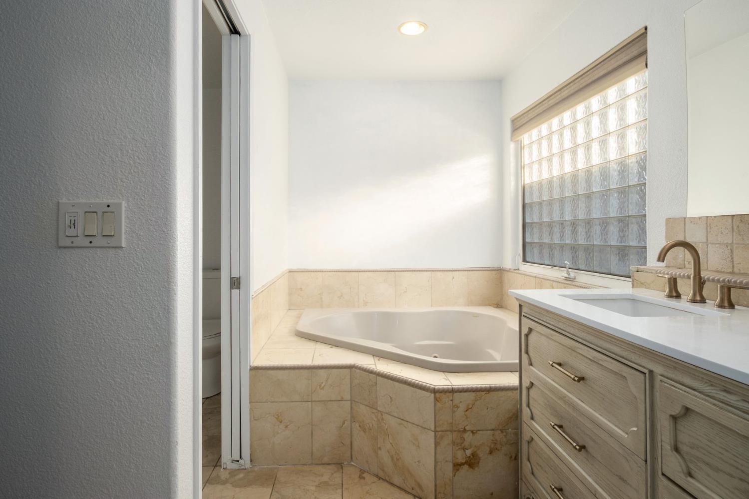 372 Lily Avenue Sanger, CA 93657 - Photo 16 of 30 a bathroom with a tub sink and mirror