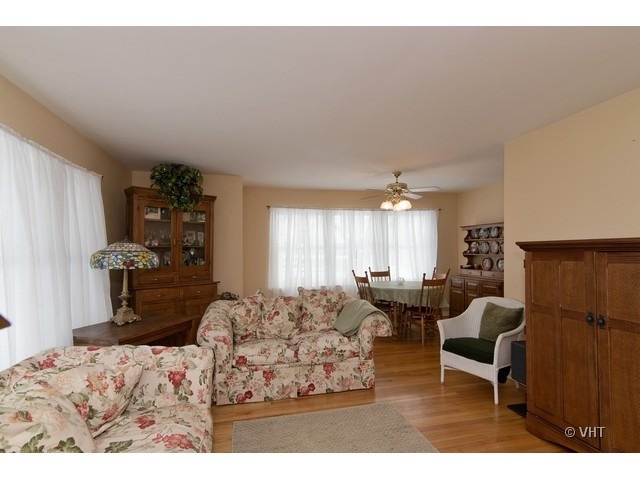 1117 Hickory Road Homewood, IL 60430 - Photo 4 of 10