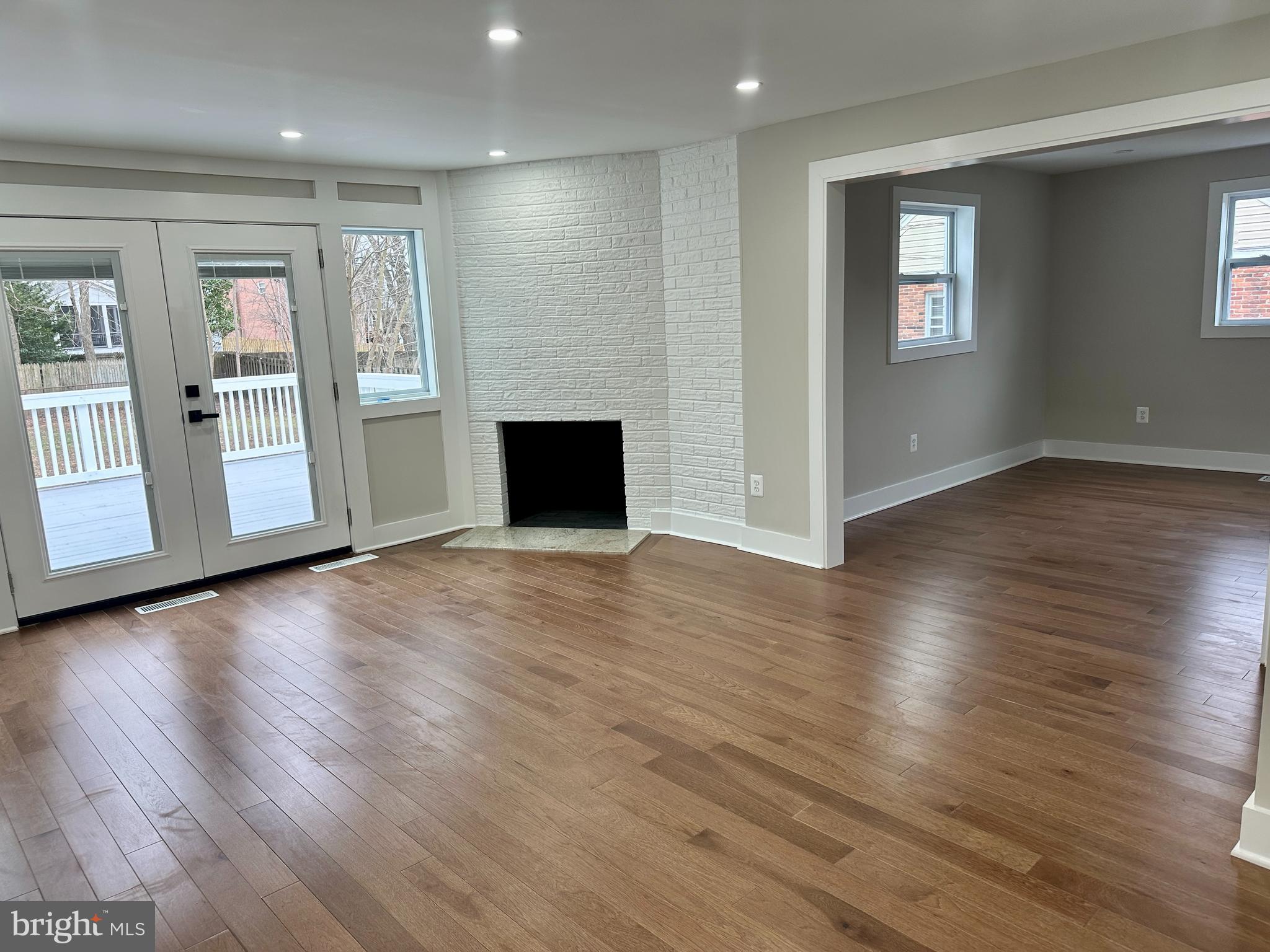 418 Old Courthouse Road Northeast Vienna, VA 22180 - Photo 3 of 34 Family Room