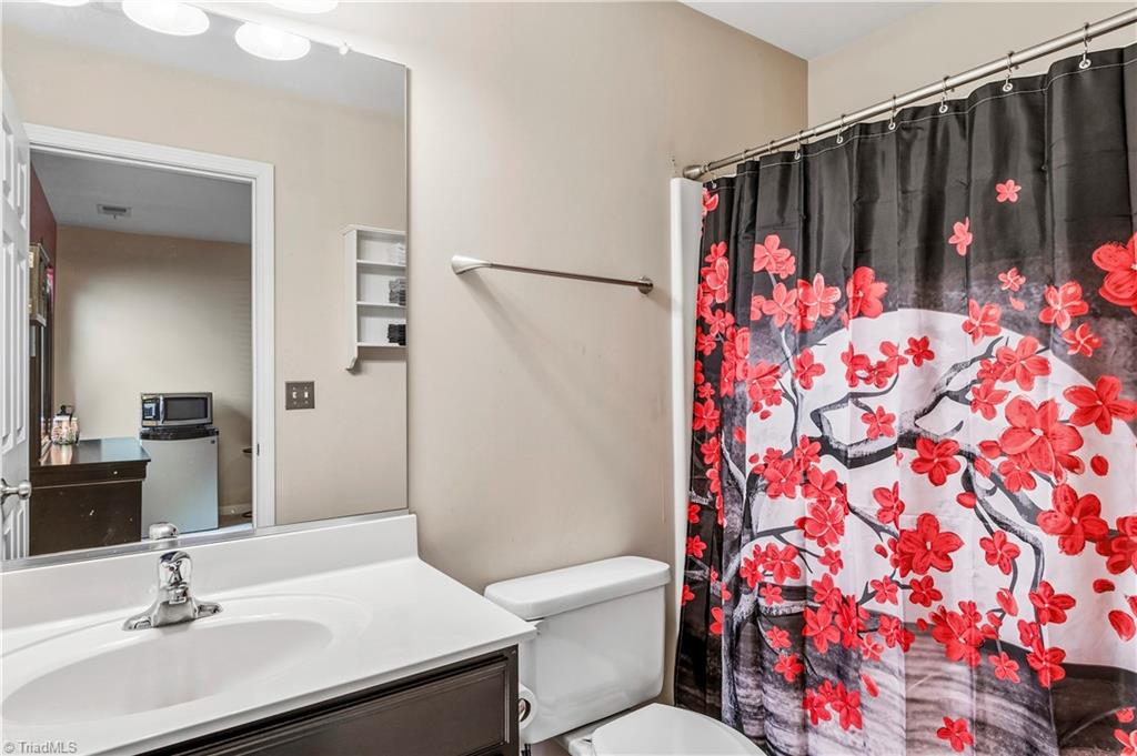 3025 Sycamore Point Trail High Point, NC 27265 - Photo 33 of 40