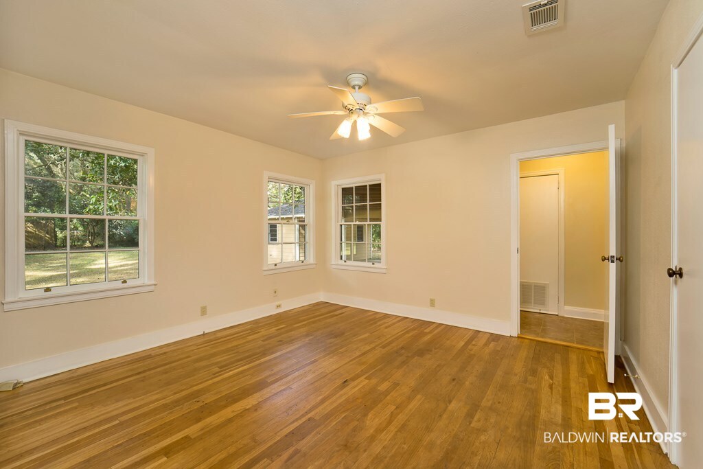 724 Cottage Hill Avenue Mobile, AL 36693 - Photo 9 of 22