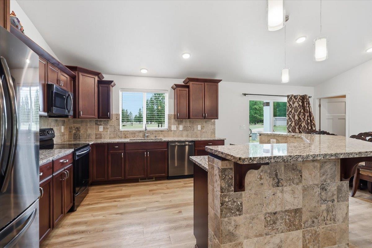 5717 East Oregon Road Elk, WA 99009 - Photo 7 of 50