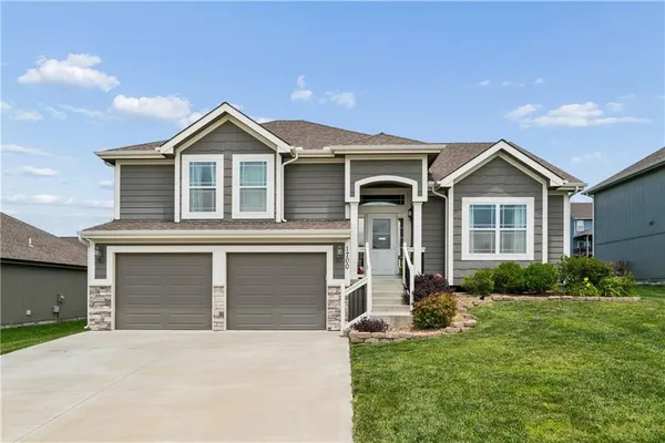 $395,000 | 1700 Chestnut Street, Kearney, MO 64060
