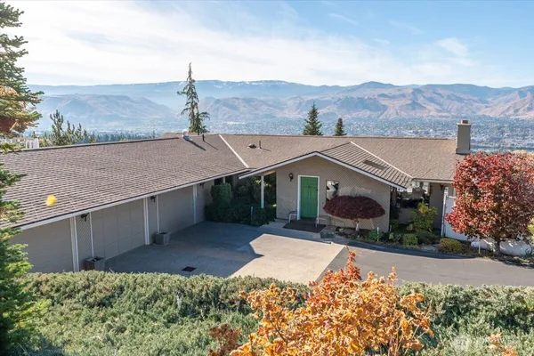 $775,000 | 602 Daniels Drive Northeast, East Wenatchee, WA 98802
