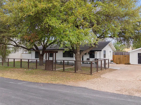 $399,900 | 1106 Spring Street, Bastrop, TX 78602