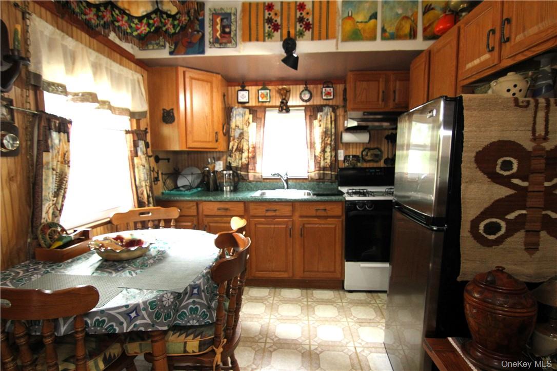 71 Miller Road, Unit 14 Hopewell Junction, NY 12533 - Photo 6 of 21 a kitchen with granite countertop lots of counter top space