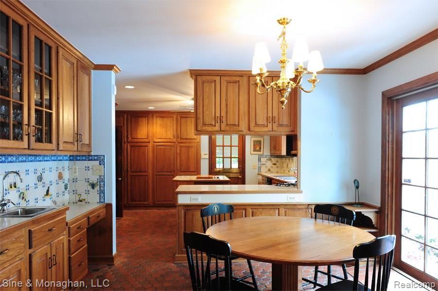 160 Touraine Road Grosse Pointe, MI 48236 - Photo 30 of 49 DSC_2291_1_6x9_100dpi.jpg