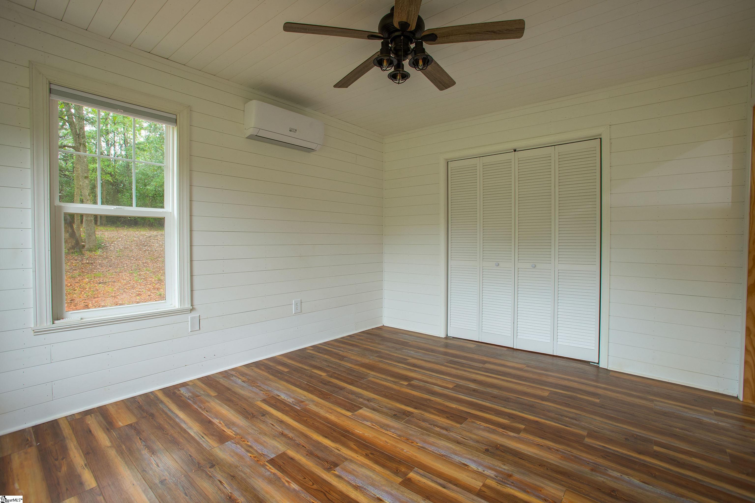 492 Edgewater Road Woodruff, SC 29388 - Photo 11 of 40