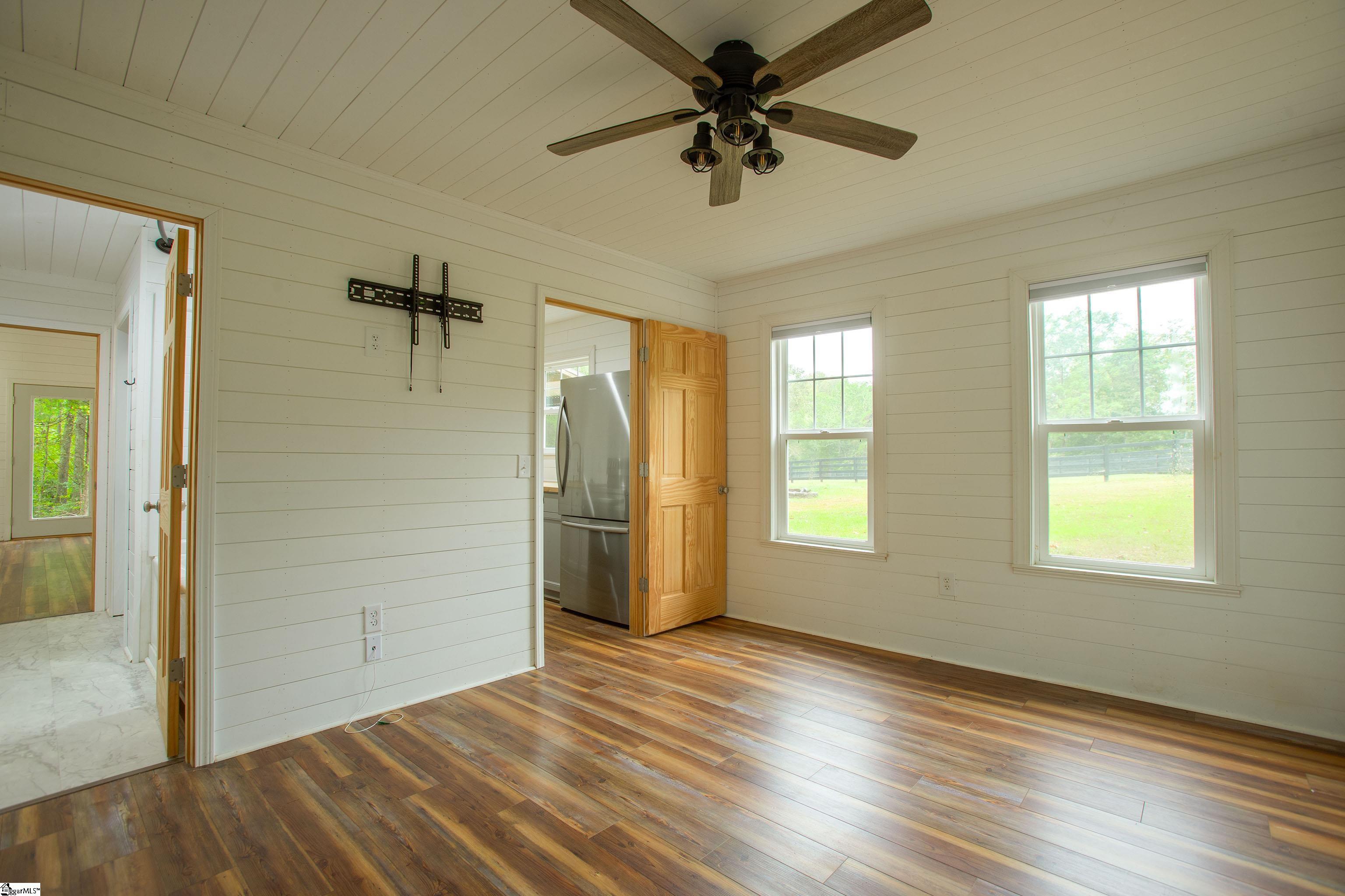 492 Edgewater Road Woodruff, SC 29388 - Photo 12 of 40