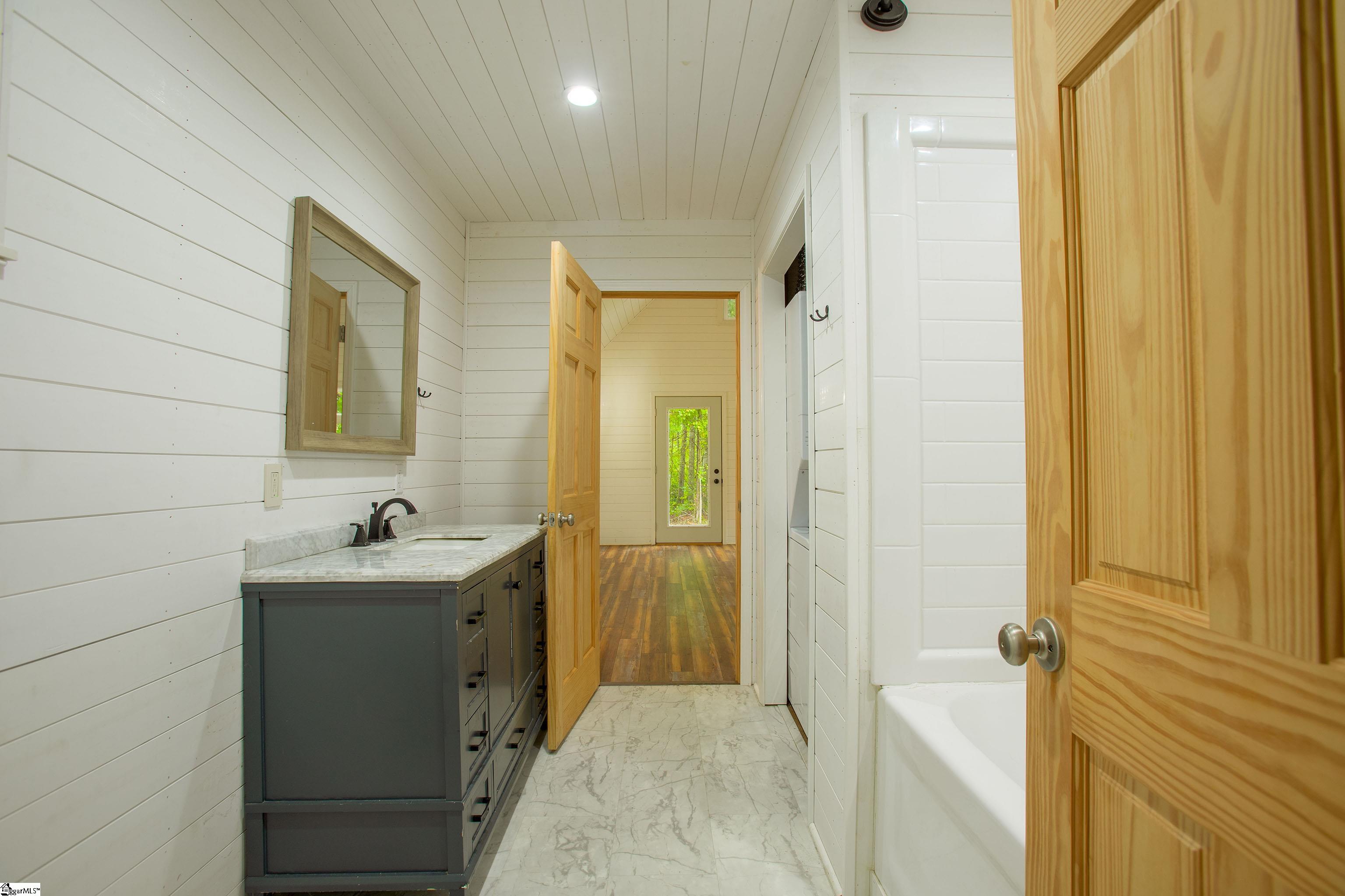 492 Edgewater Road Woodruff, SC 29388 - Photo 13 of 40