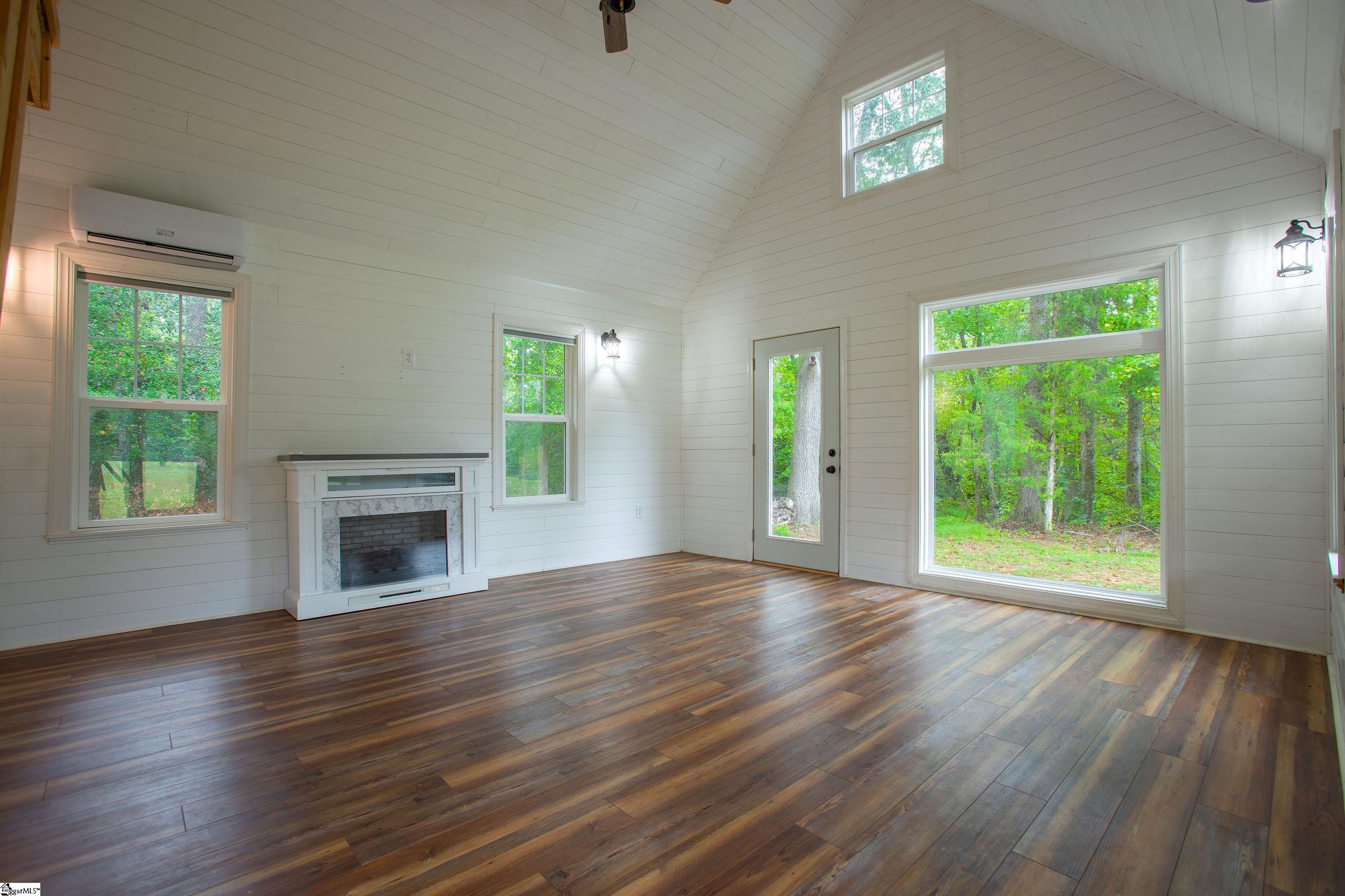 492 Edgewater Road Woodruff, SC 29388 - Photo 4 of 40