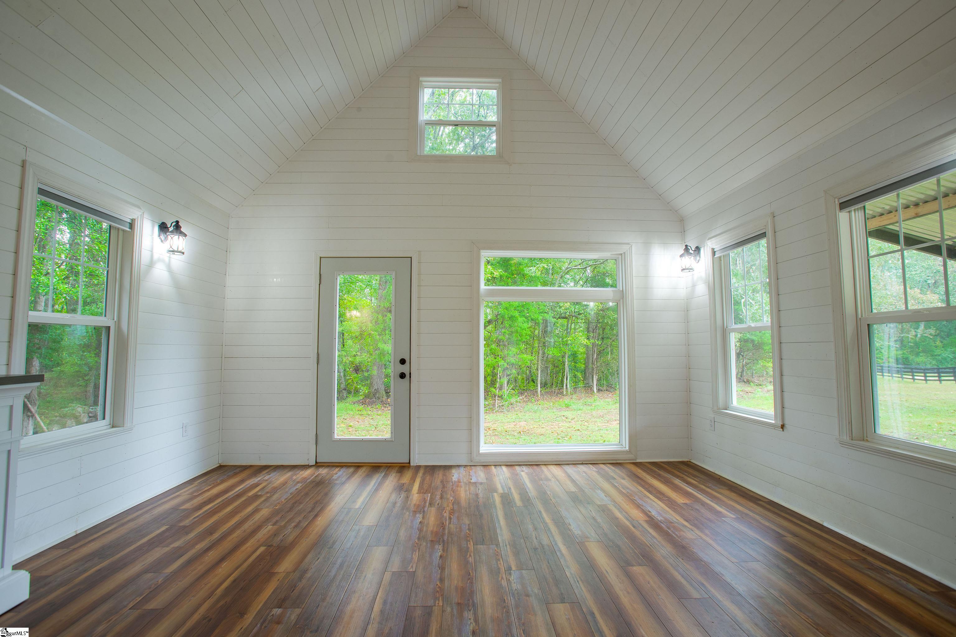 492 Edgewater Road Woodruff, SC 29388 - Photo 5 of 40