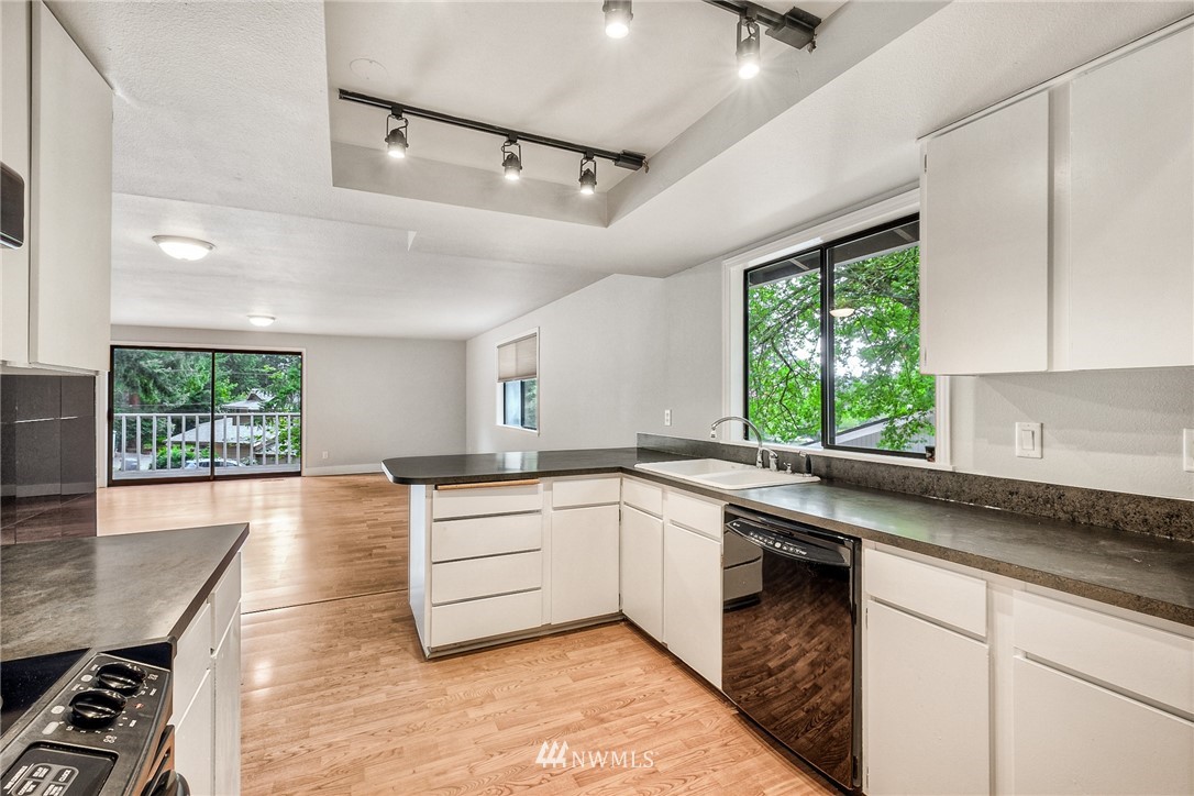 14503 178th Avenue Southeast Renton, WA 98059 - Photo 8 of 24