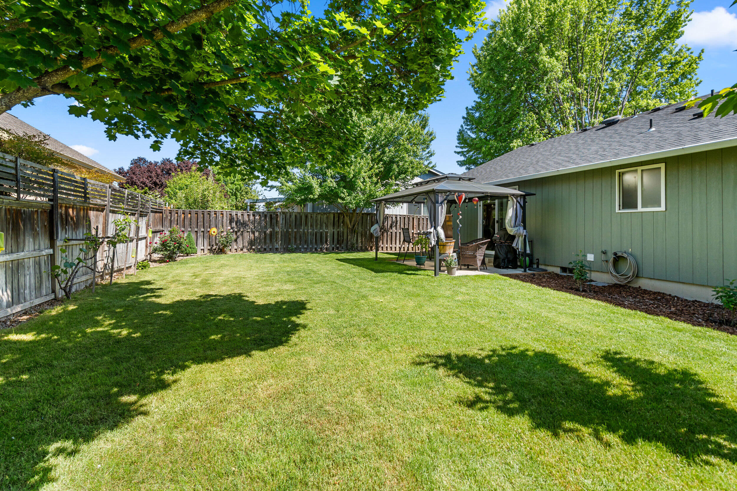 1935 Walnut Grove Lane Central Point, OR 97502 - Photo 27 of 46 27_1935-walnut-grove-ln-27