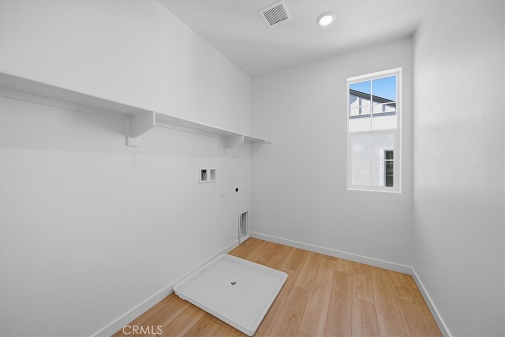 4841 East Beltramo Ranch Road Moorpark, CA 93021 - Photo 23 of 38 an empty room with a window