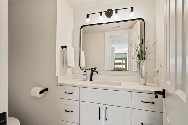 $2,600 | 1206 Hollow Creek Drive, Unit 3, Austin, TX 78704