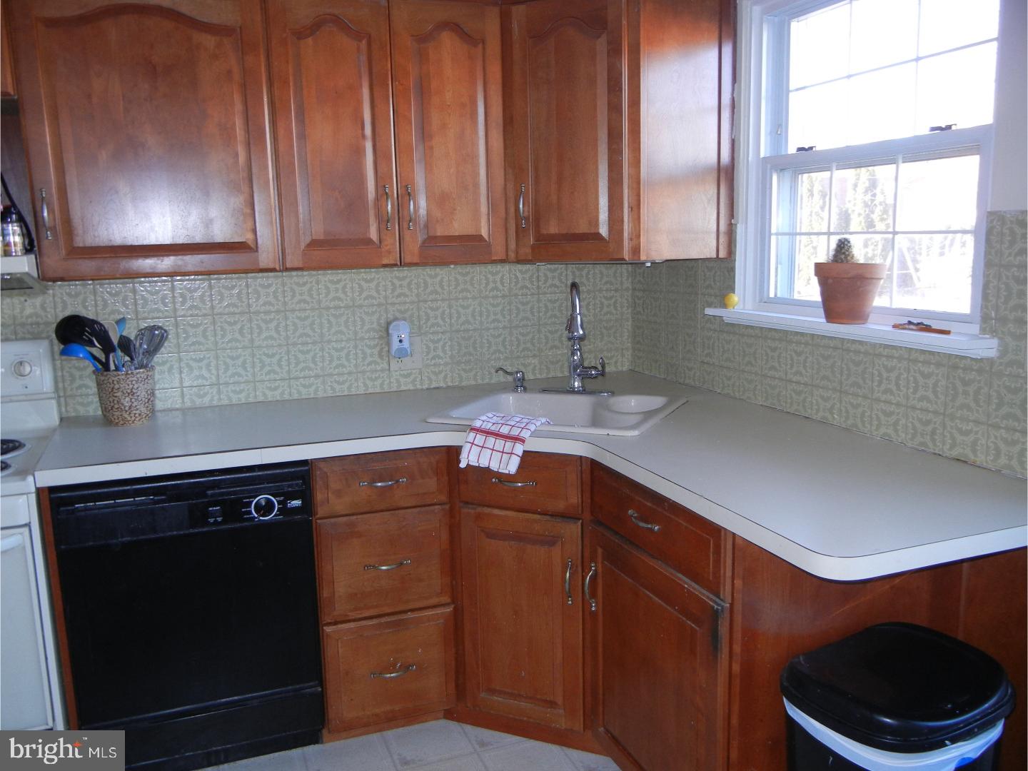 323 Parham Road Springfield, PA 19064 - Photo 5 of 19
