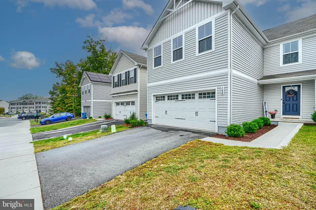 a front view of house with yard