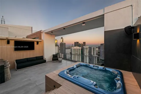 $2,995,000 | 90 Southwest 3rd Street, Unit PH15, Miami, FL 33130