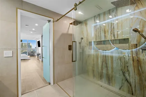 $2,995,000 | 90 Southwest 3rd Street, Unit PH15, Miami, FL 33130