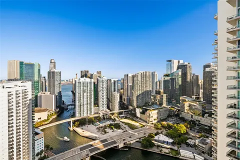 $2,995,000 | 90 Southwest 3rd Street, Unit PH15, Miami, FL 33130