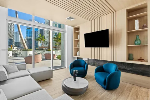 $2,995,000 | 90 Southwest 3rd Street, Unit PH15, Miami, FL 33130