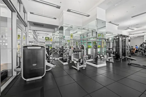 $2,995,000 | 90 Southwest 3rd Street, Unit PH15, Miami, FL 33130