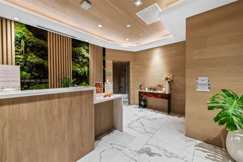 $2,995,000 | 90 Southwest 3rd Street, Unit PH15, Miami, FL 33130